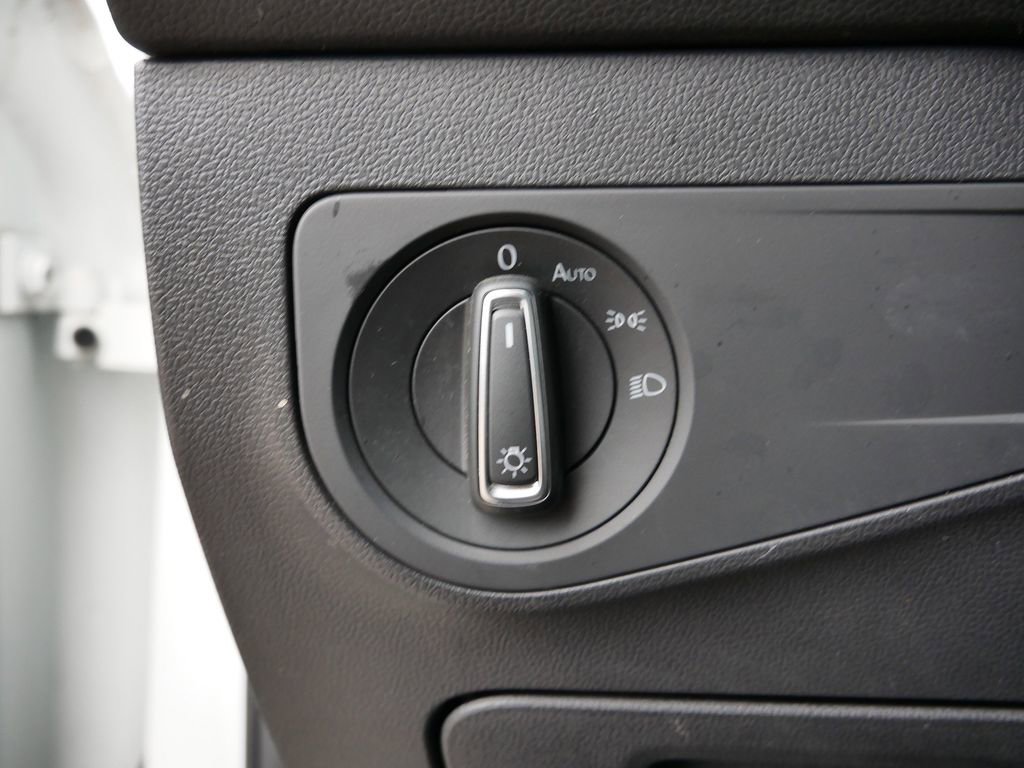 Used 2020 Volkswagen Tiguan SE w/ Panoramic Sunroof Package image 24