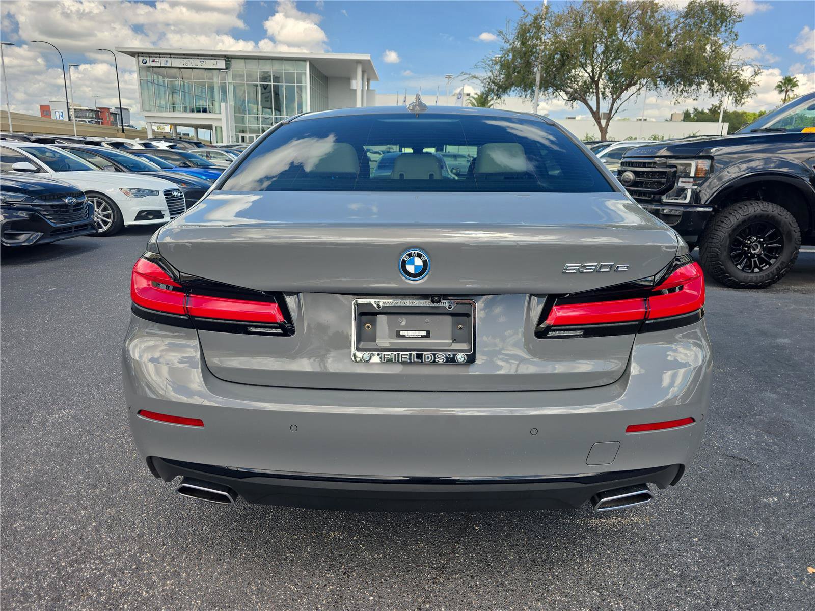 Used 2022 BMW 530e w/ Premium Package RWD image 4