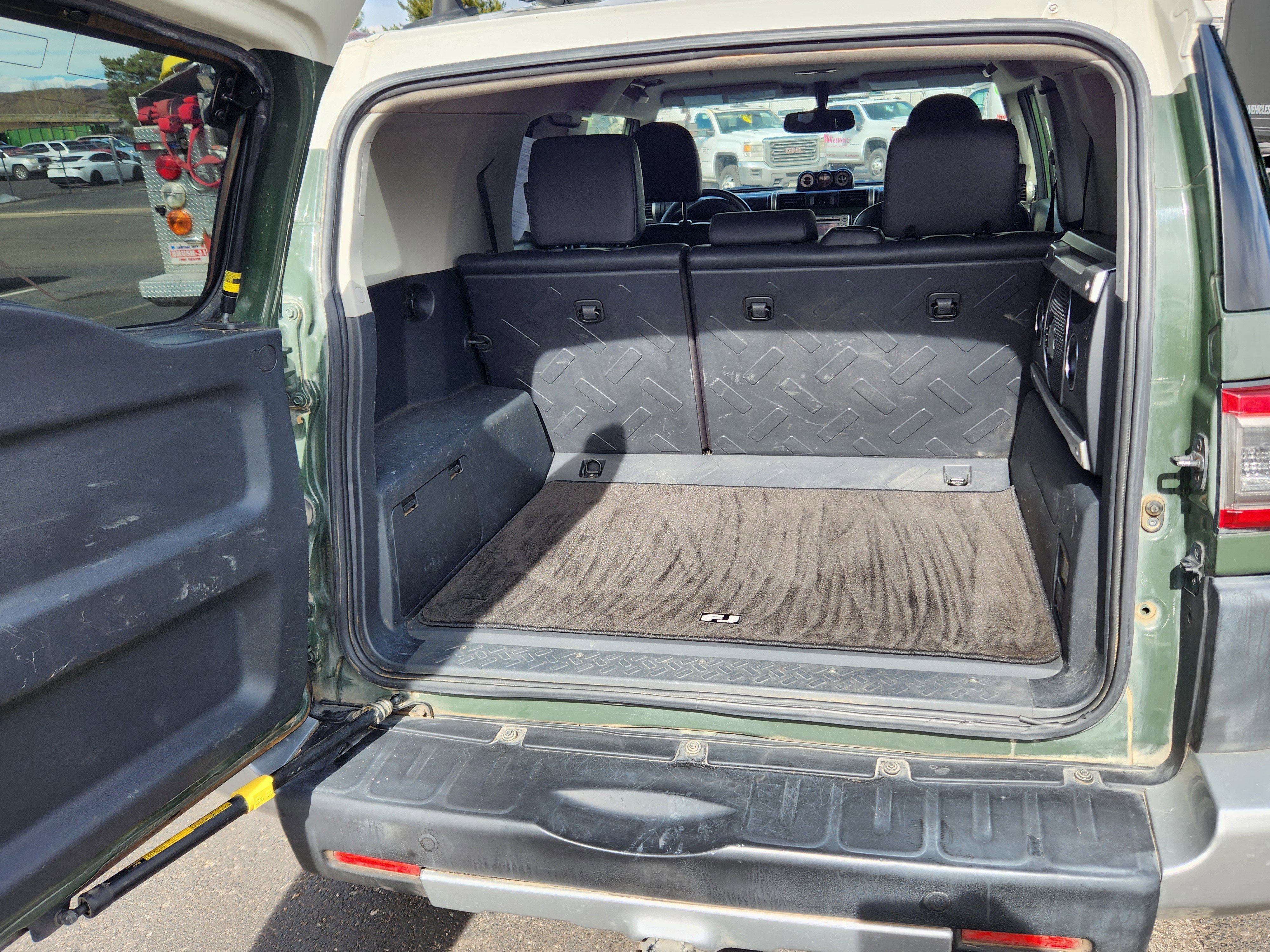 Used 2014 Toyota FJ Cruiser 4WD w/ Upgrade Package image 20