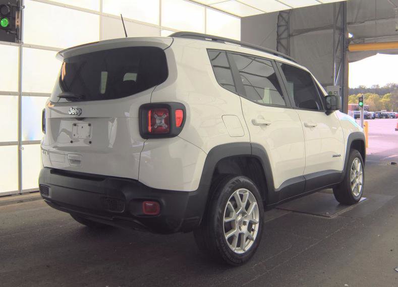 Used 2023 Jeep Renegade Latitude w/ Sun & Fun Group AWD/4WD image 2