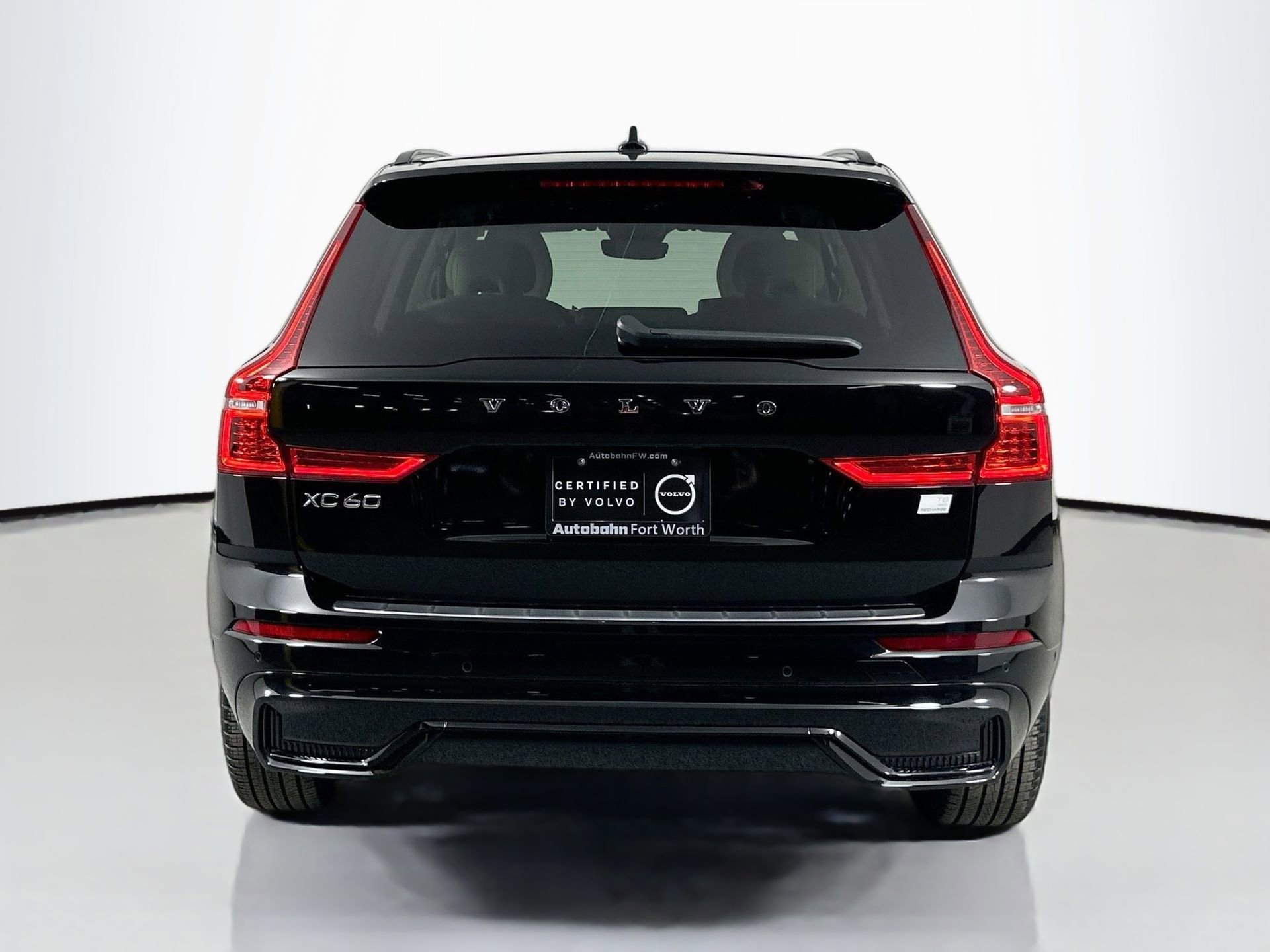 Used 2024 Volvo XC60 T8 Plus w/ Protection Package Premier image 6
