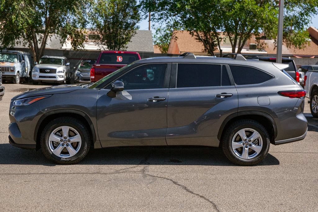Used 2023 Toyota Highlander LE FWD image 8