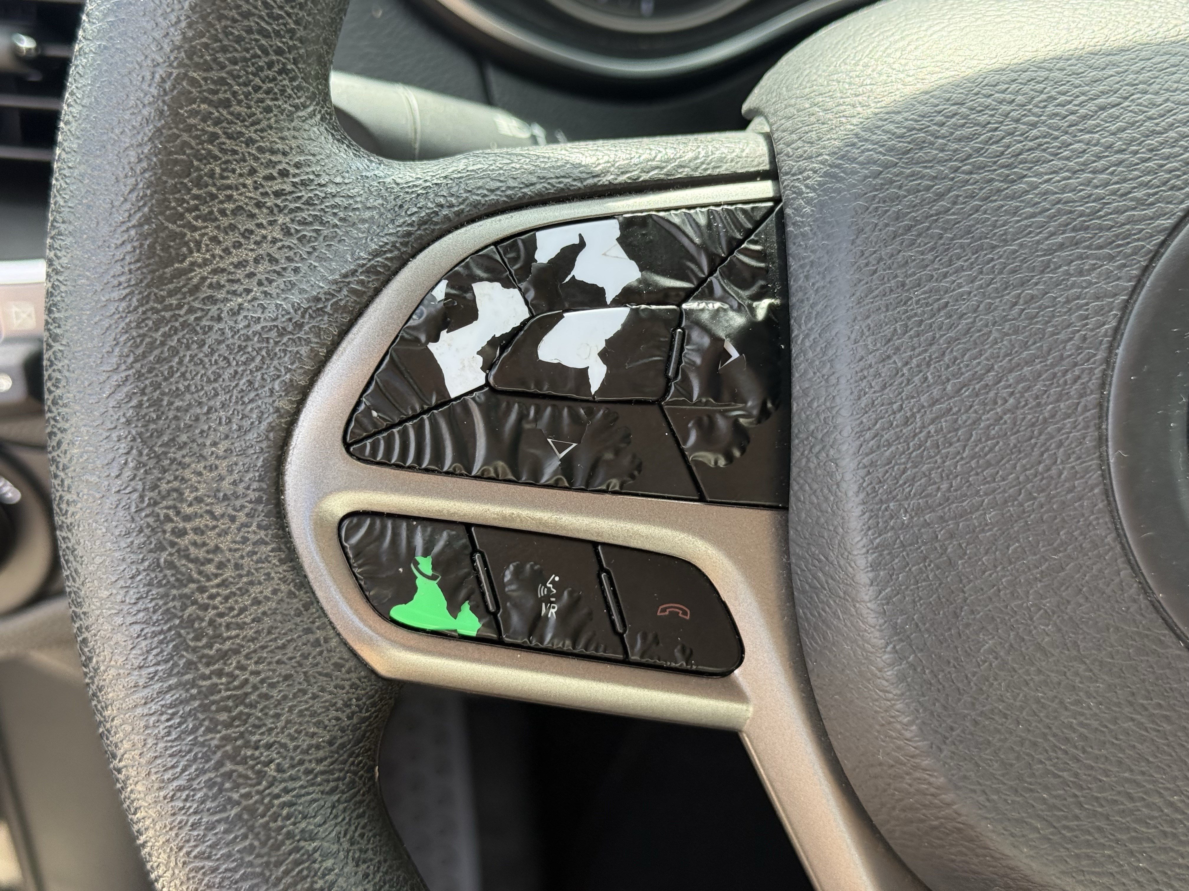 Used 2019 Jeep Cherokee Latitude w/ Popular Appearance Group FWD image 16