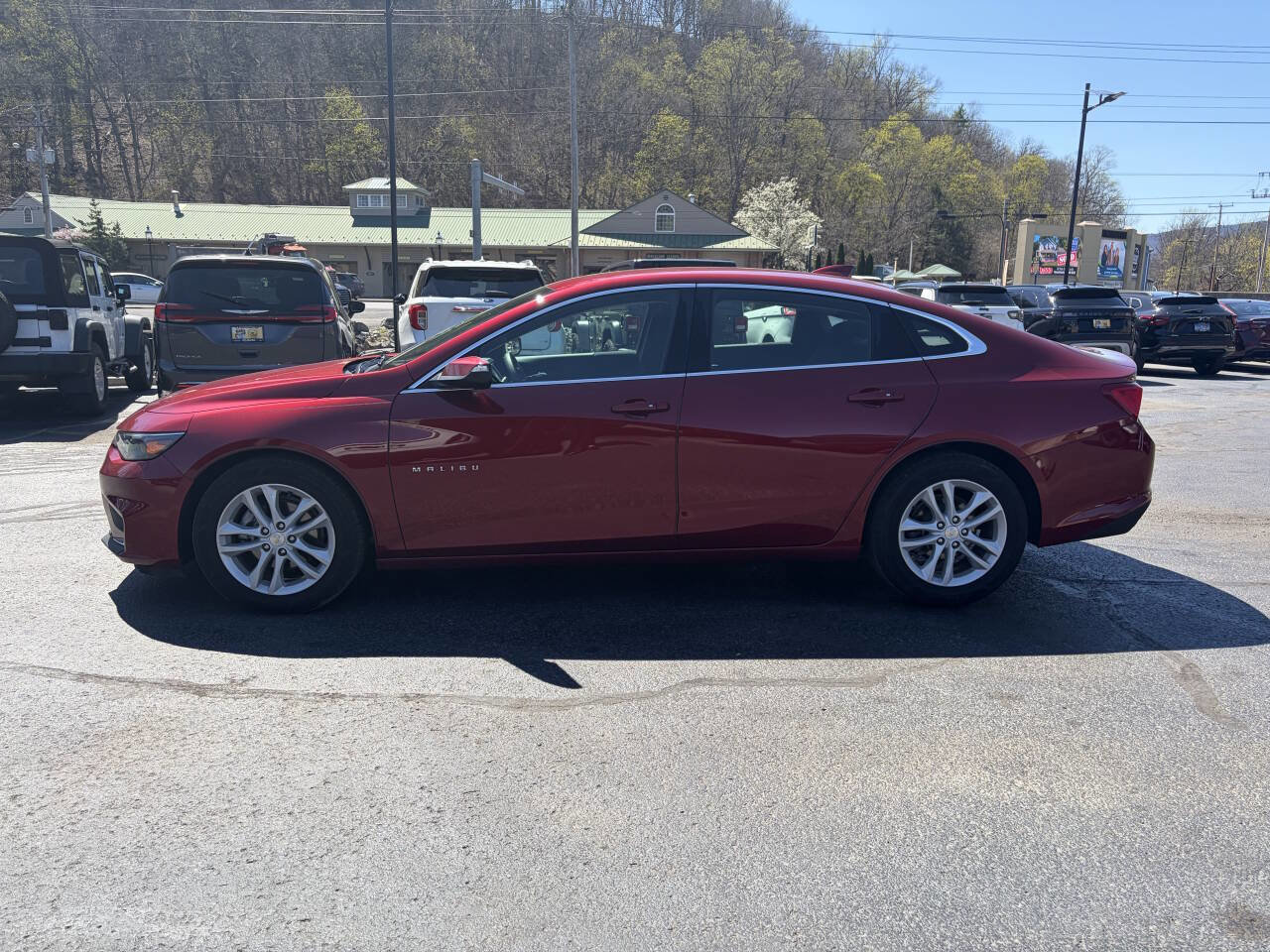 Used 2018 Chevrolet Malibu LT FWD image 4