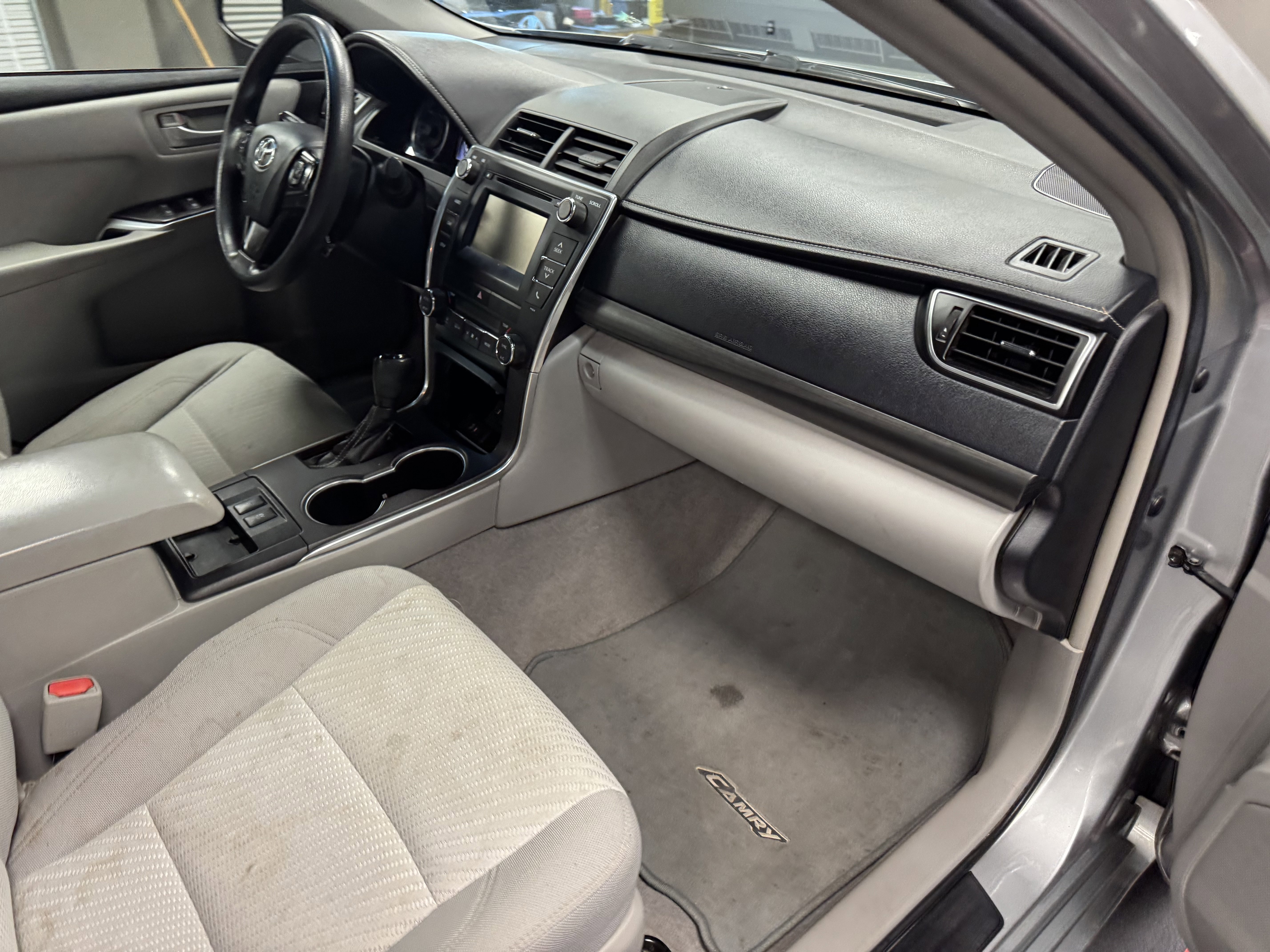 Used 2016 Toyota Camry LE image 12