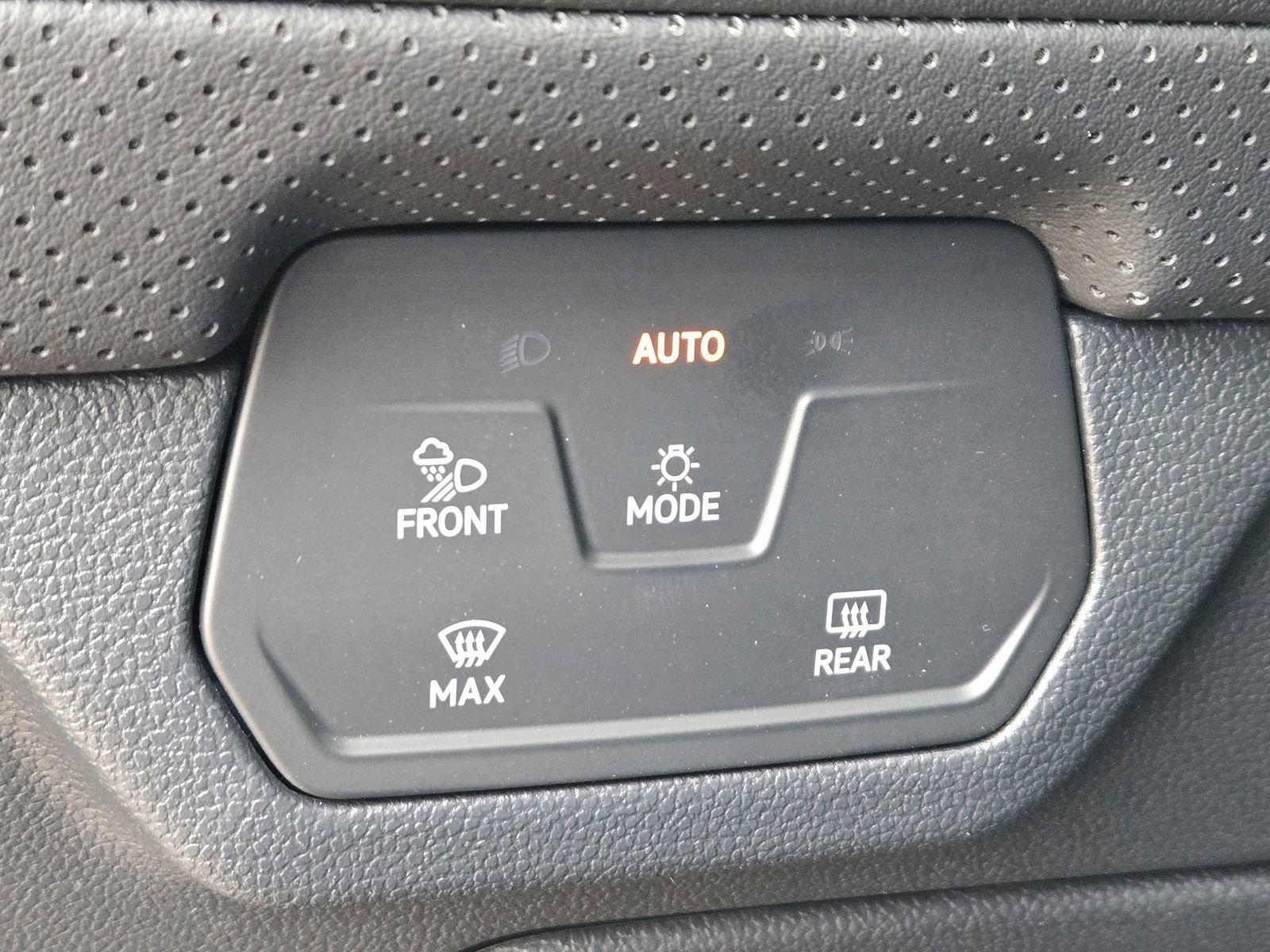 New 2026 Volkswagen Atlas SE image 15