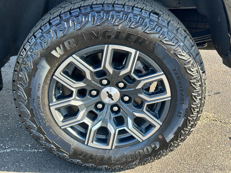 Used 2024 Chevrolet Colorado Z71 w/ Z71 Convenience Package 2 image 8