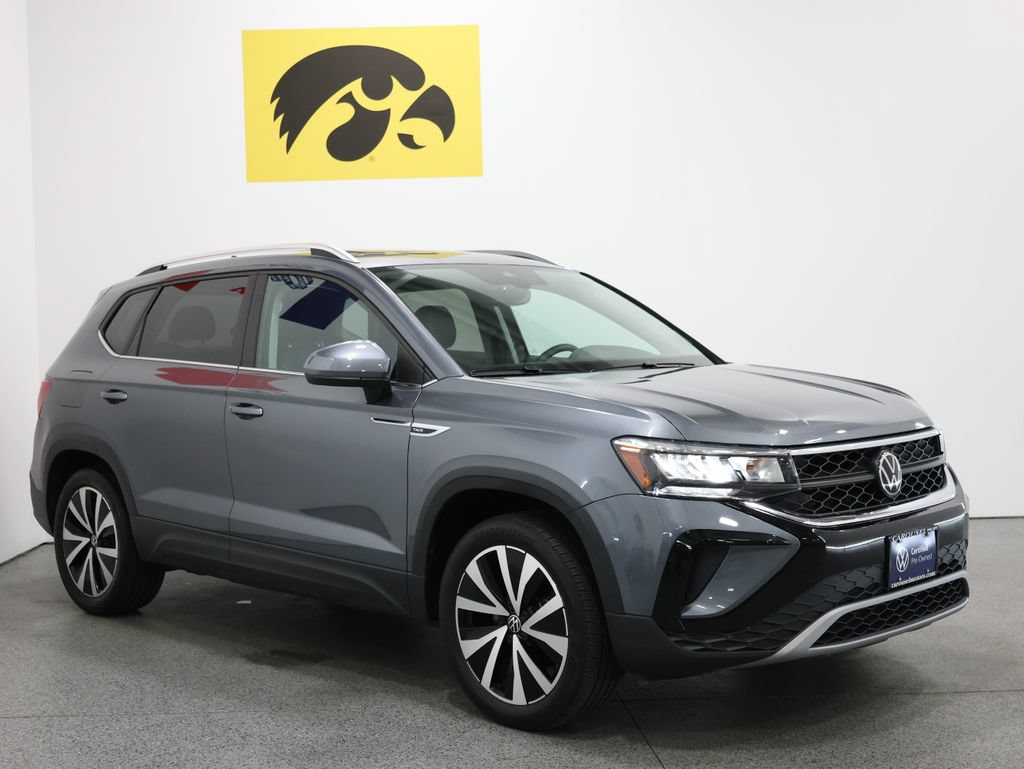 Used 2023 Volkswagen Taos SE w/ Panoramic Sunroof Package AWD/4WD image 6