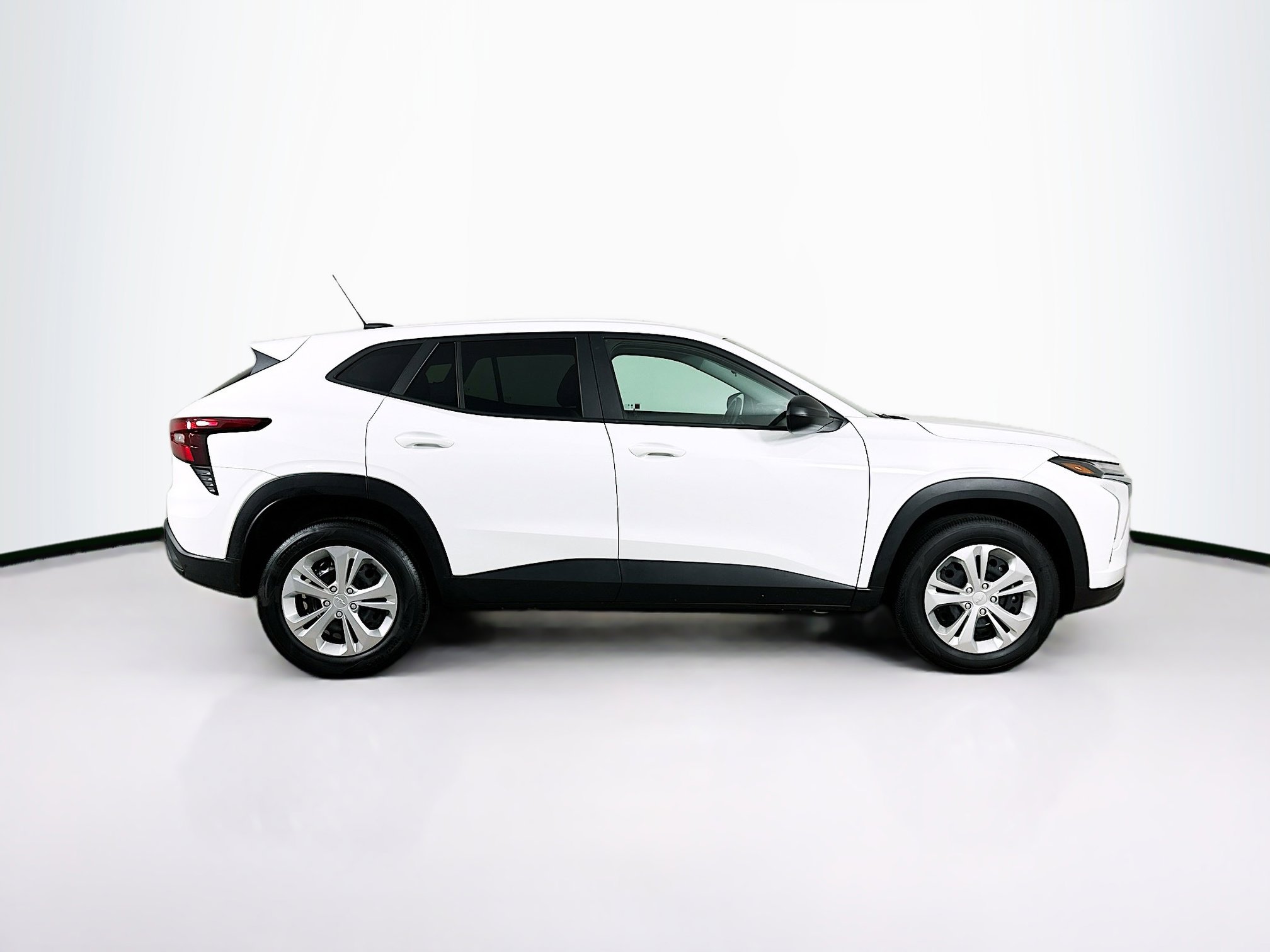 Used 2025 Chevrolet Trax LS image 10