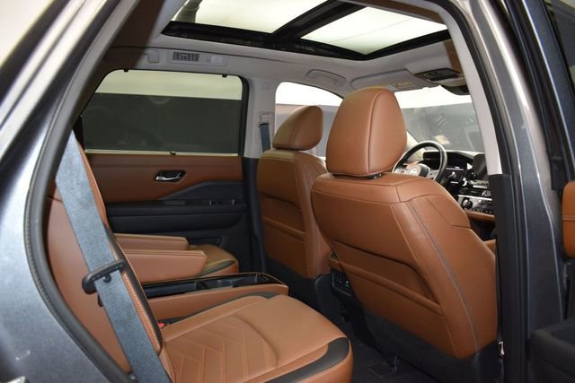 Used 2023 Nissan Pathfinder Platinum AWD/4WD image 12