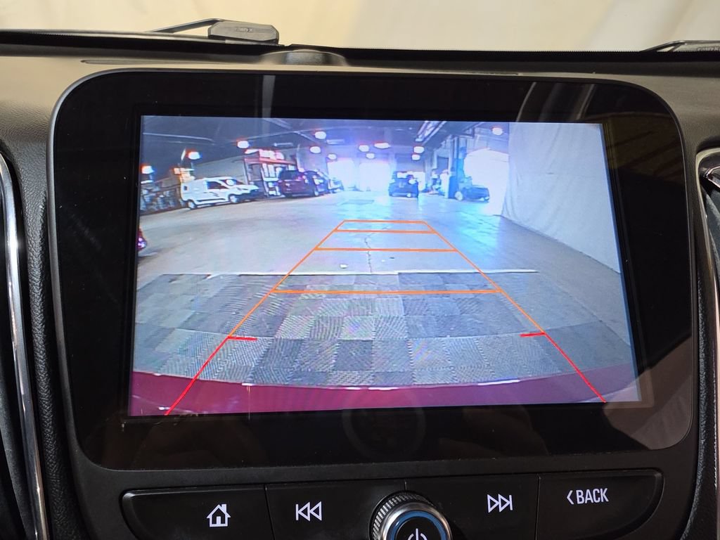 Used 2017 Chevrolet Malibu LT FWD image 23