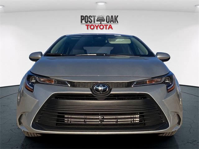 Used 2025 Toyota Corolla LE image 2