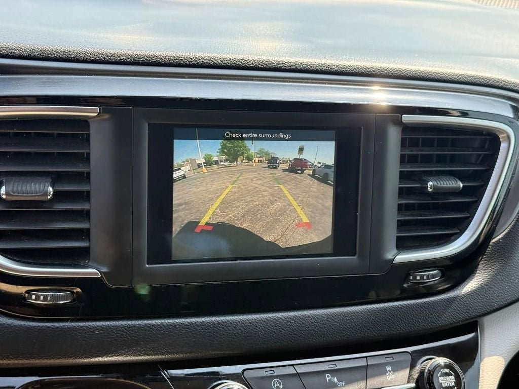 Used 2020 Chrysler Pacifica Touring FWD image 22