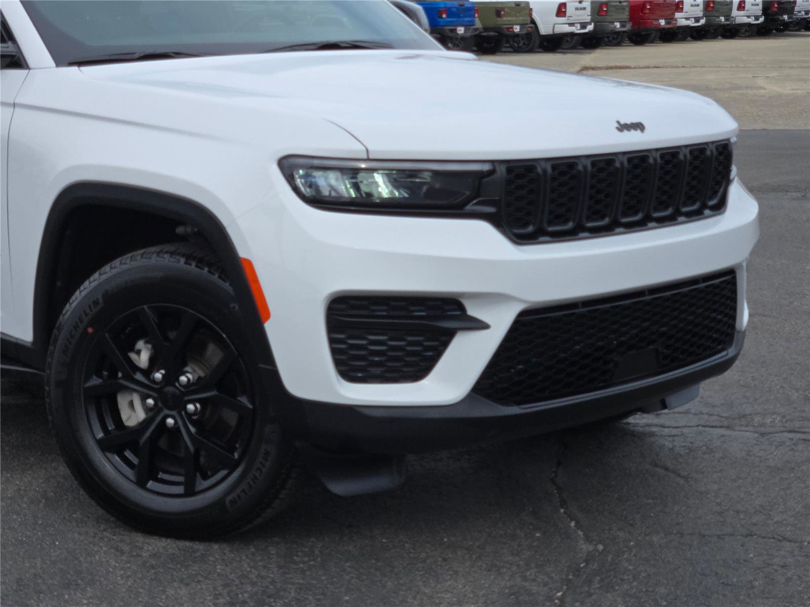 Certified 2024 Jeep Grand Cherokee Altitude image 2