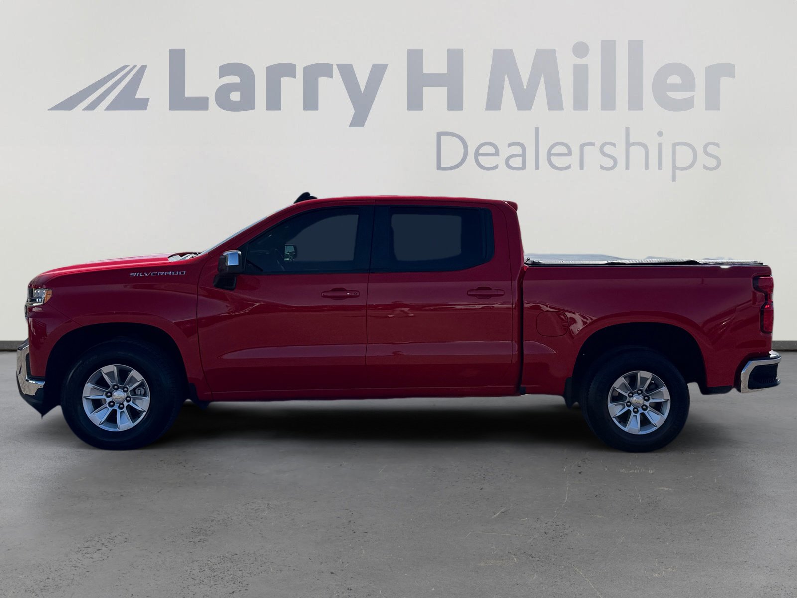 Used 2021 Chevrolet Silverado 1500 LT image 2