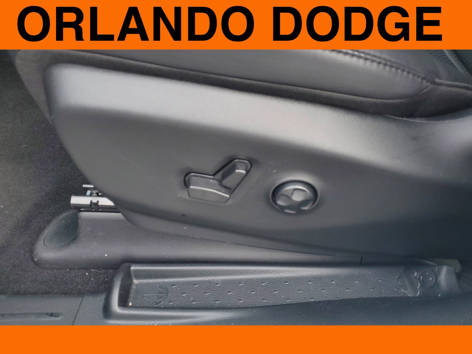 New 2024 Chrysler Pacifica Touring-L w/ Uconnect Theater Family Group image 17