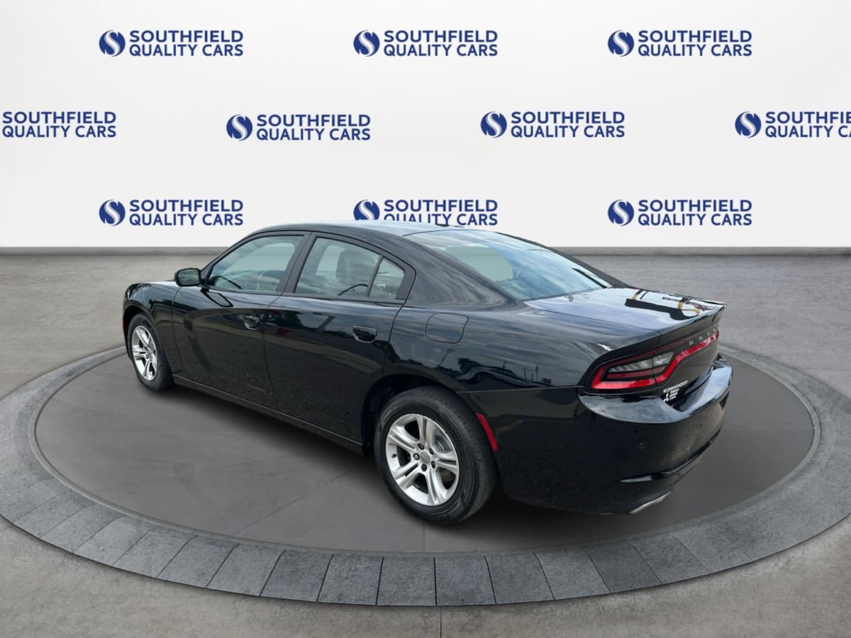 Used 2020 Dodge Charger SXT w/ Leather Interior Group RWD image 4