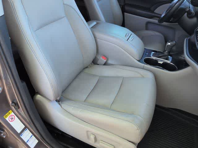Used 2017 Toyota Highlander Limited Platinum AWD/4WD image 24