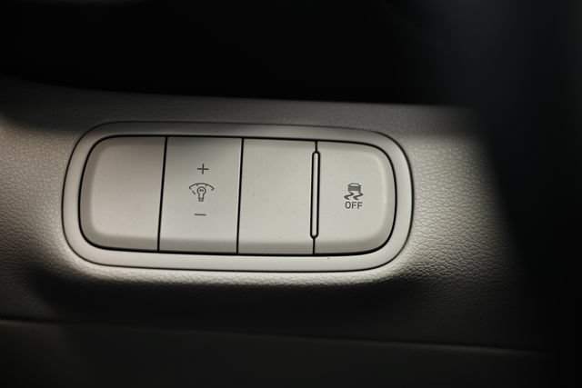 Certified 2025 Hyundai Venue SEL FWD image 29