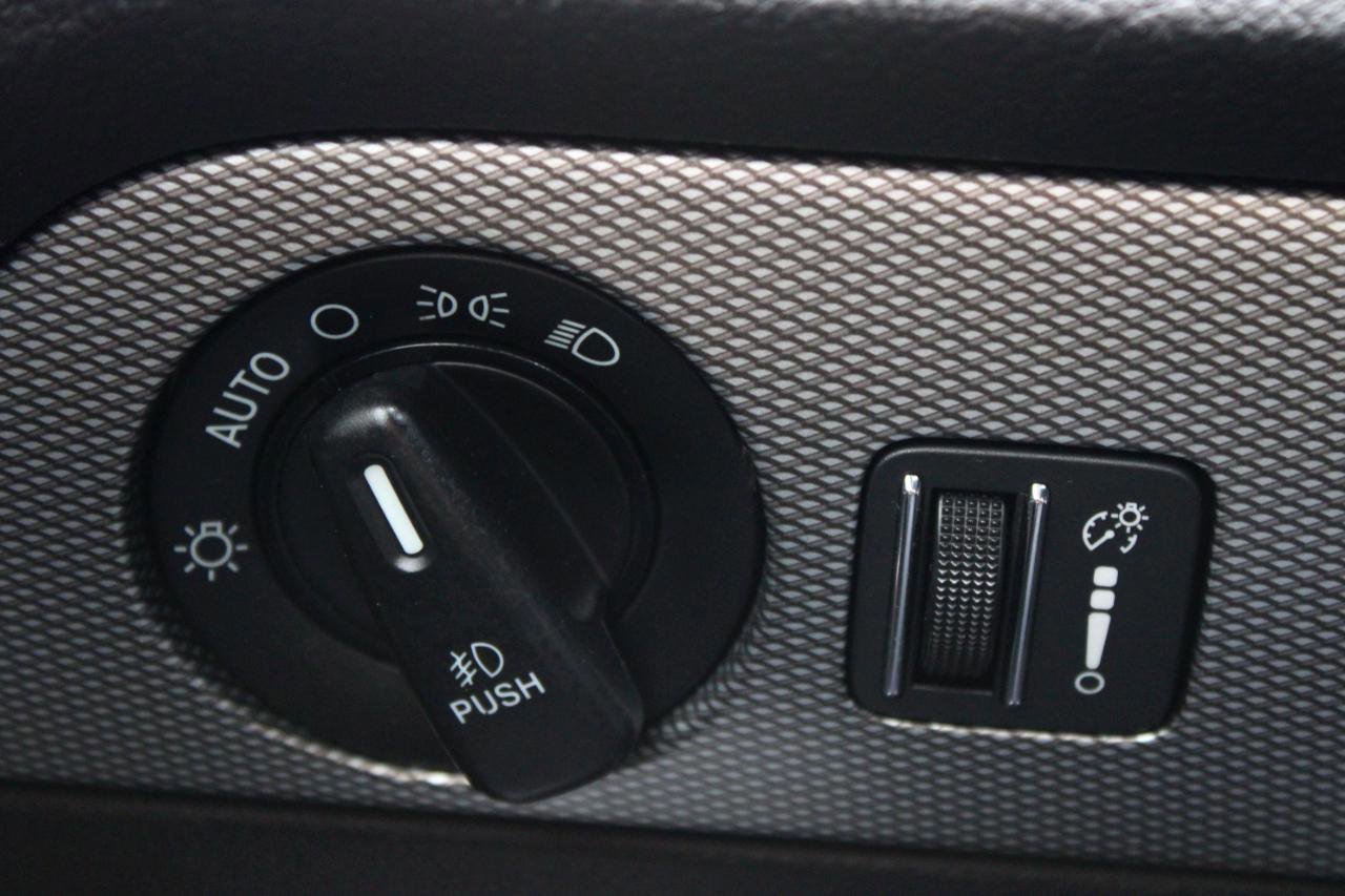 Used 2018 Dodge Durango R/T w/ Blacktop Package image 27