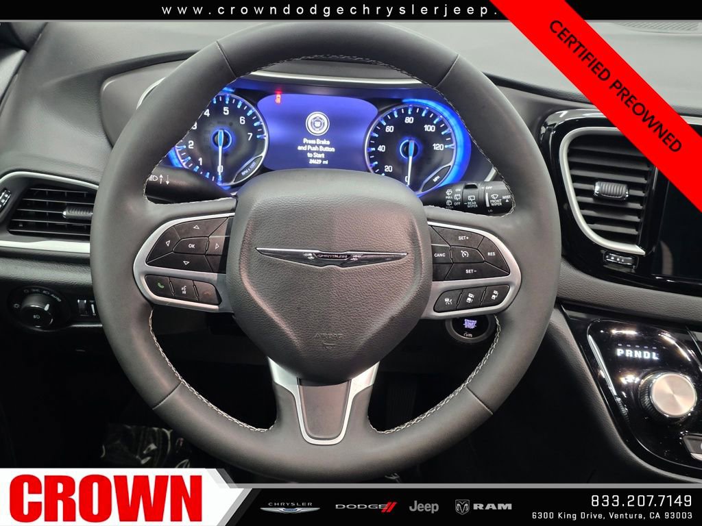 Used 2025 Chrysler Pacifica Select image 19