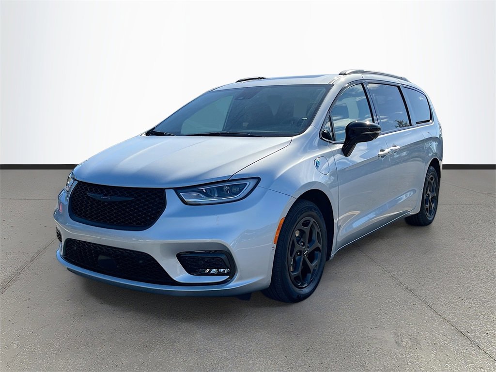 Certified 2024 Chrysler Pacifica Premium image 3