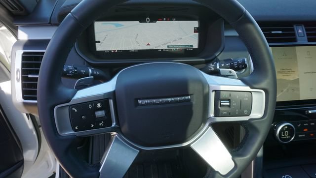 Used 2024 Land Rover Discovery Dynamic SE AWD/4WD image 12