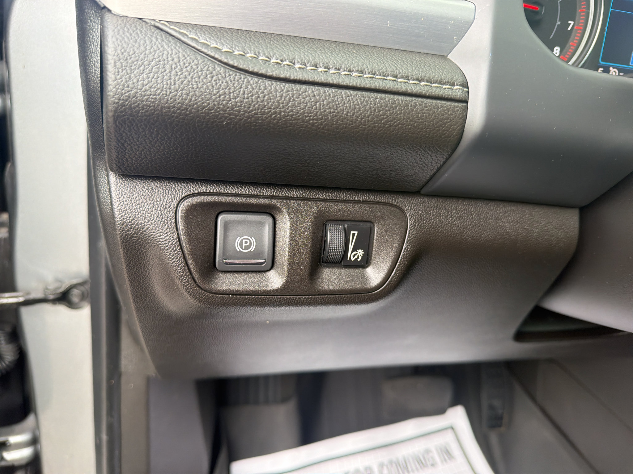 Used 2023 GMC Acadia SLE w/ Driver Convenience Package FWD image 17