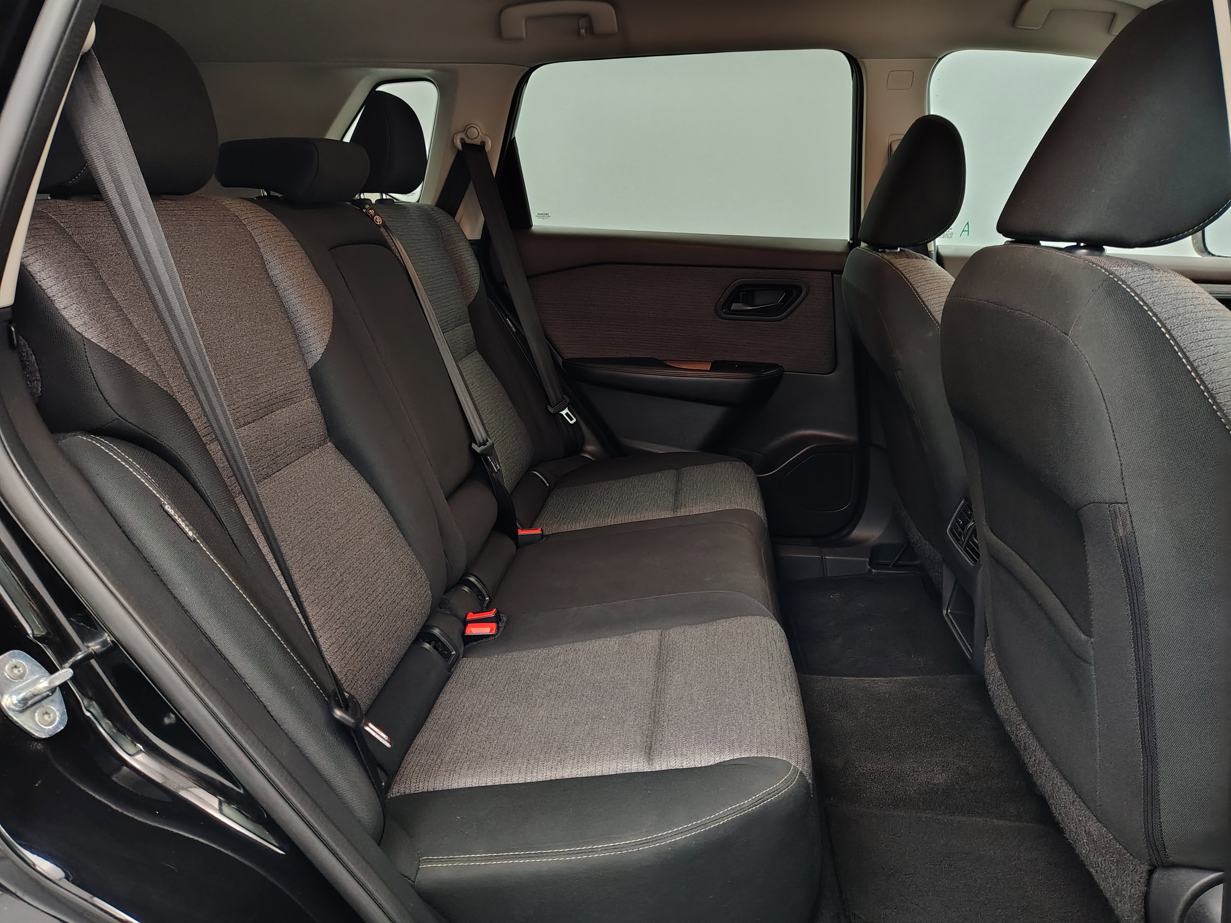 Used 2022 Nissan Rogue S image 25