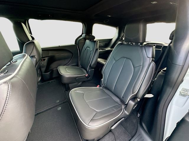 New 2026 Chrysler Pacifica Limited image 17