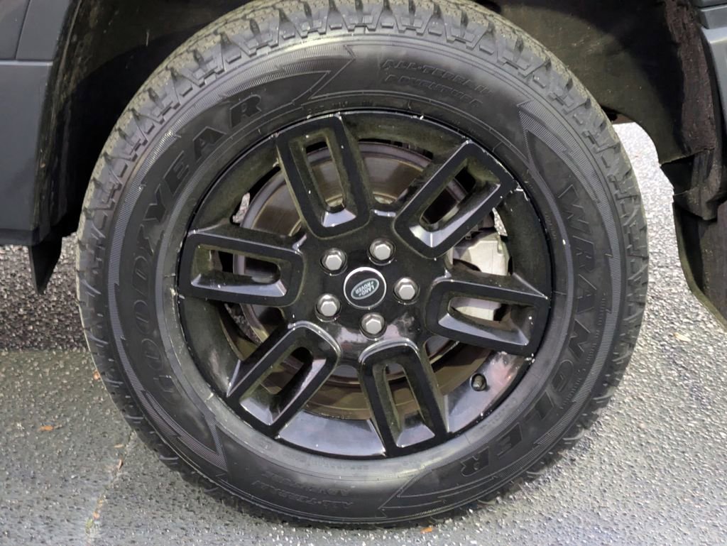 Used 2025 Land Rover Defender 130 S image 12