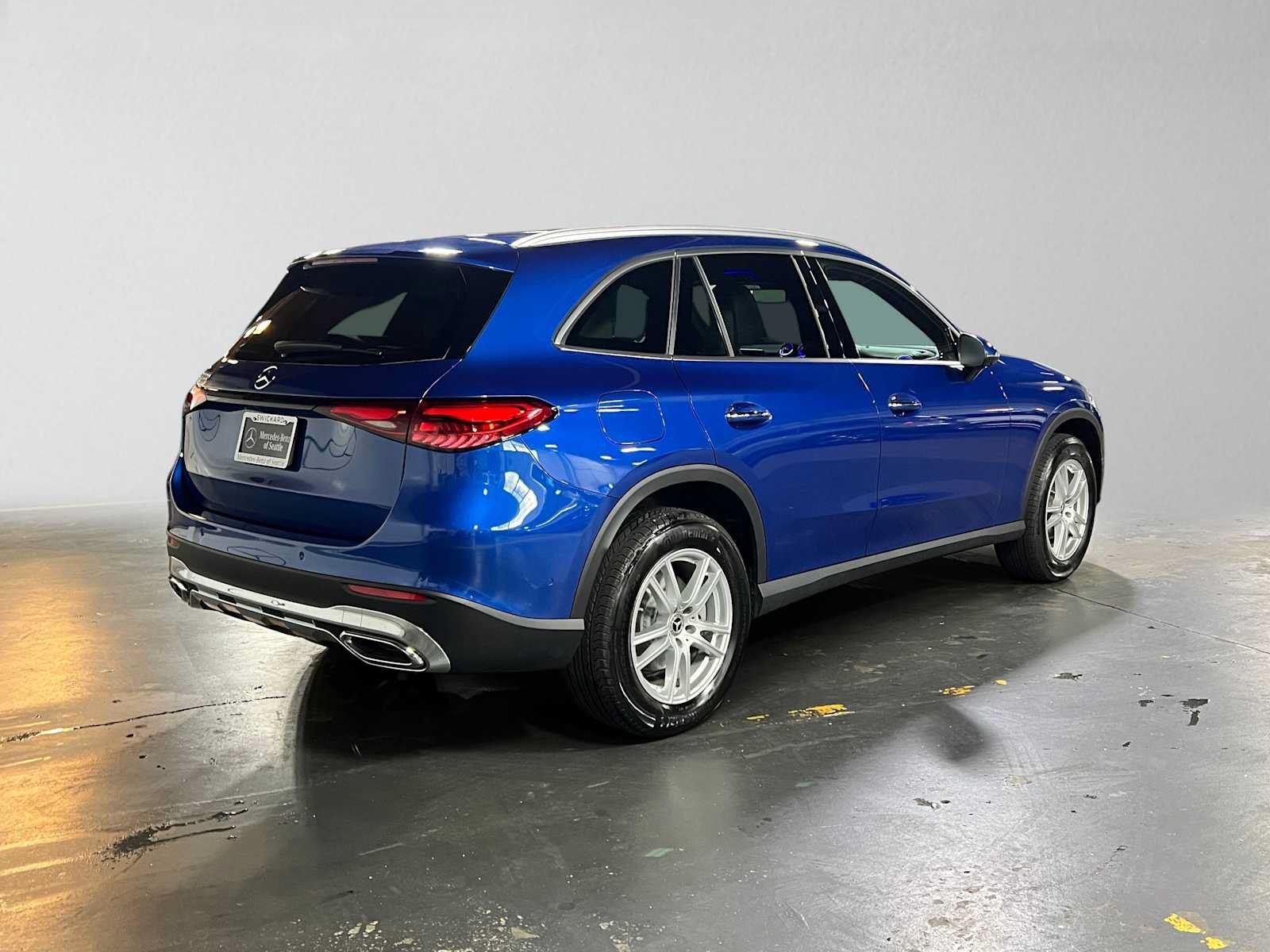 Used 2025 Mercedes-Benz GLC 300 image 3