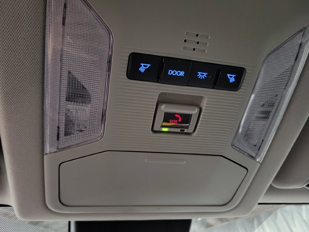 Used 2022 Toyota RAV4 LE AWD/4WD image 22
