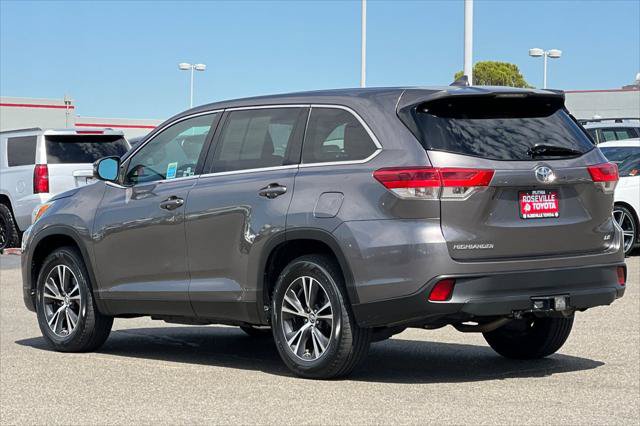 Certified 2019 Toyota Highlander Plus FWD image 7