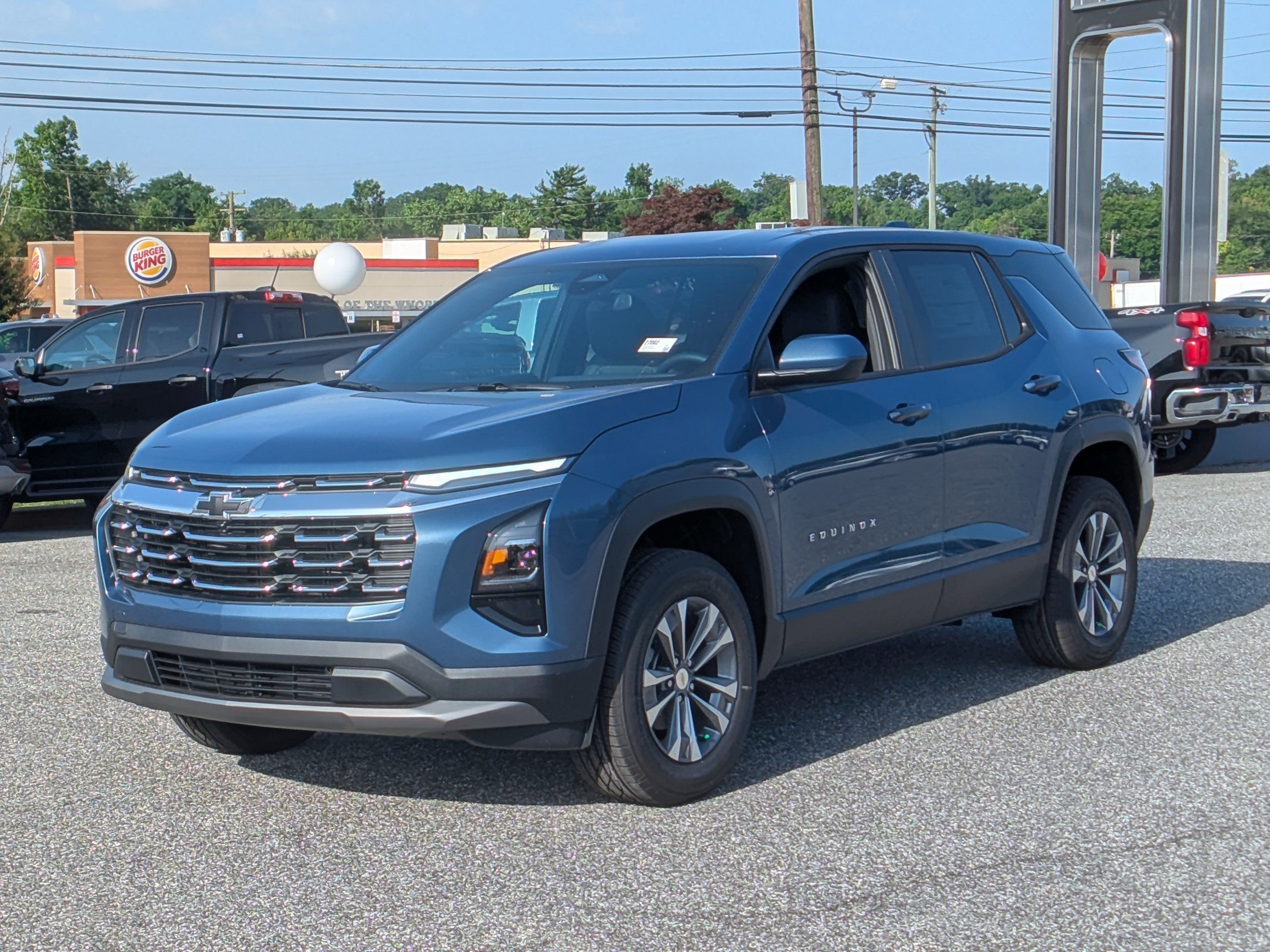 New 2027 Chevrolet Equinox LT w/ Convenience Package II FWD image 4