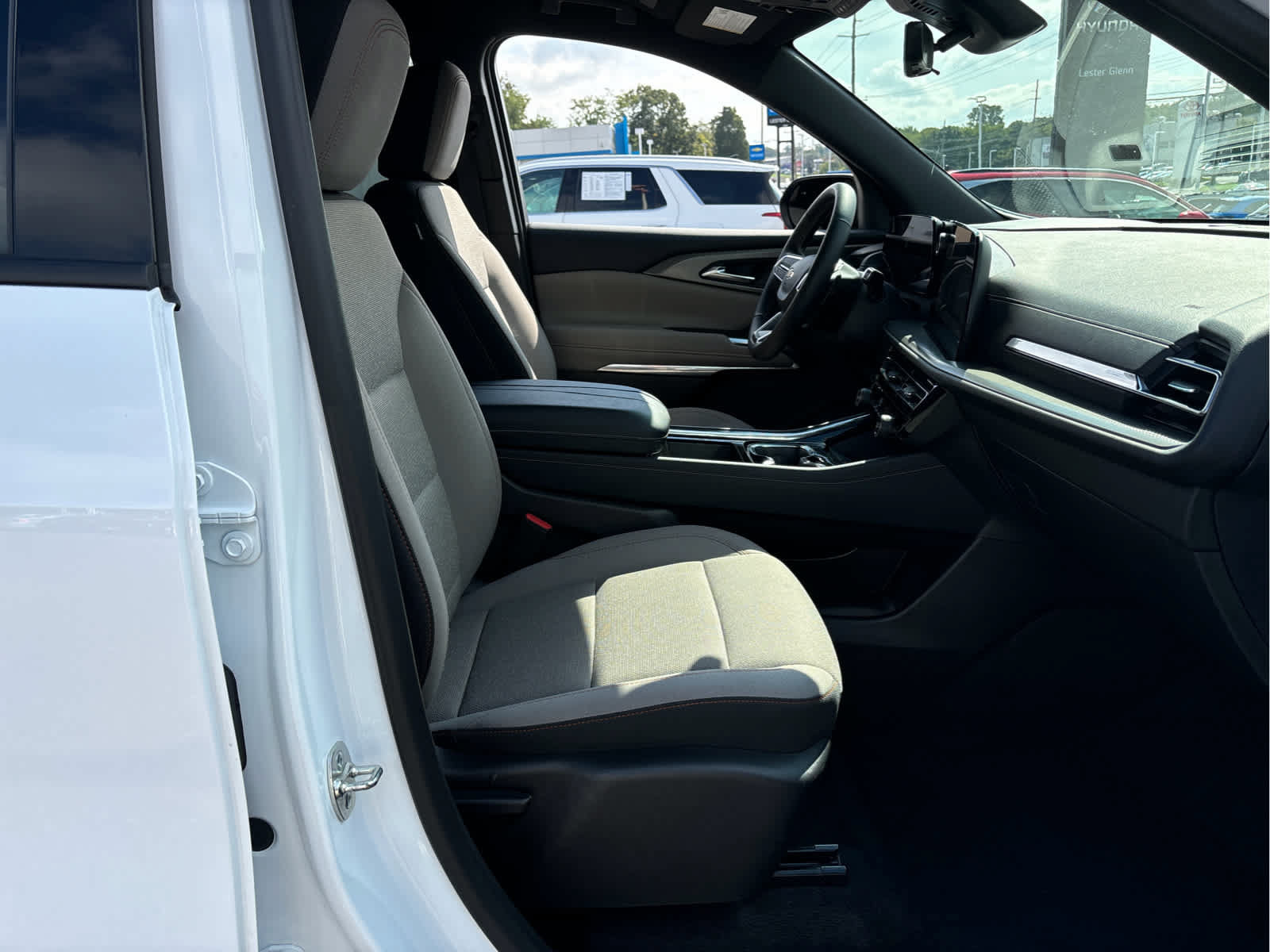 Certified 2026 Chevrolet Traverse LT w/ Driver Confidence Package FWD image 21