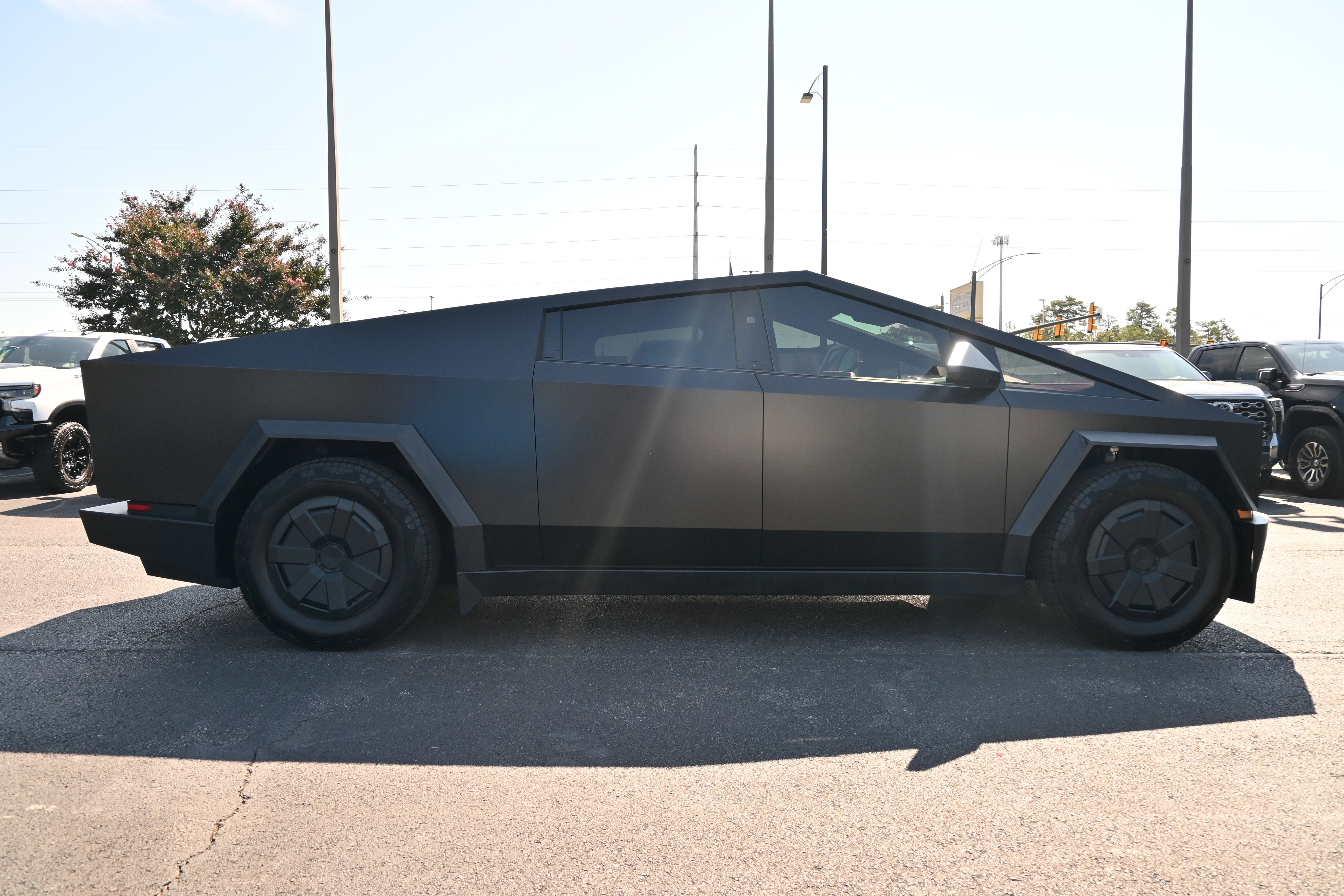 Used 2024 Tesla Cybertruck AWD Crew Cab image 12