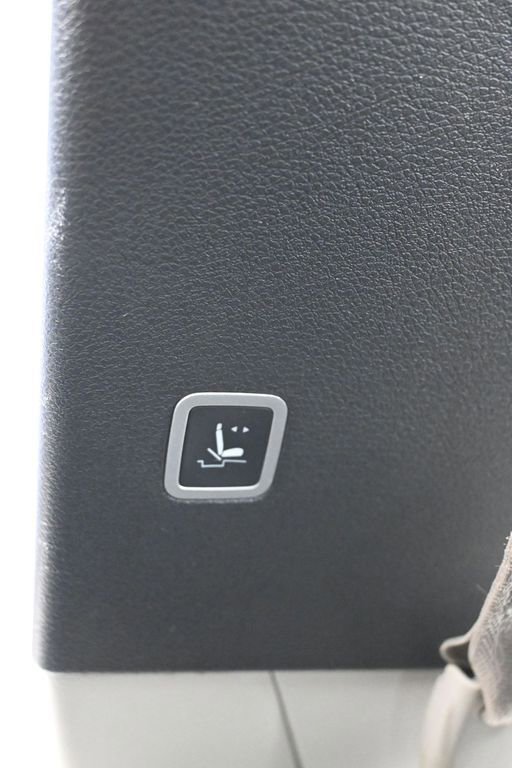 Used 2023 Chrysler Pacifica Touring-L image 28