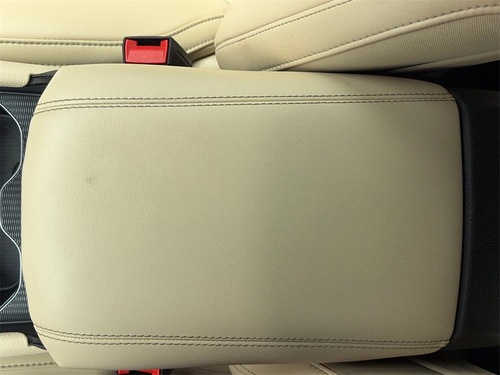 Used 2024 Jeep Grand Cherokee L Limited w/ Black Appearance Package image 32