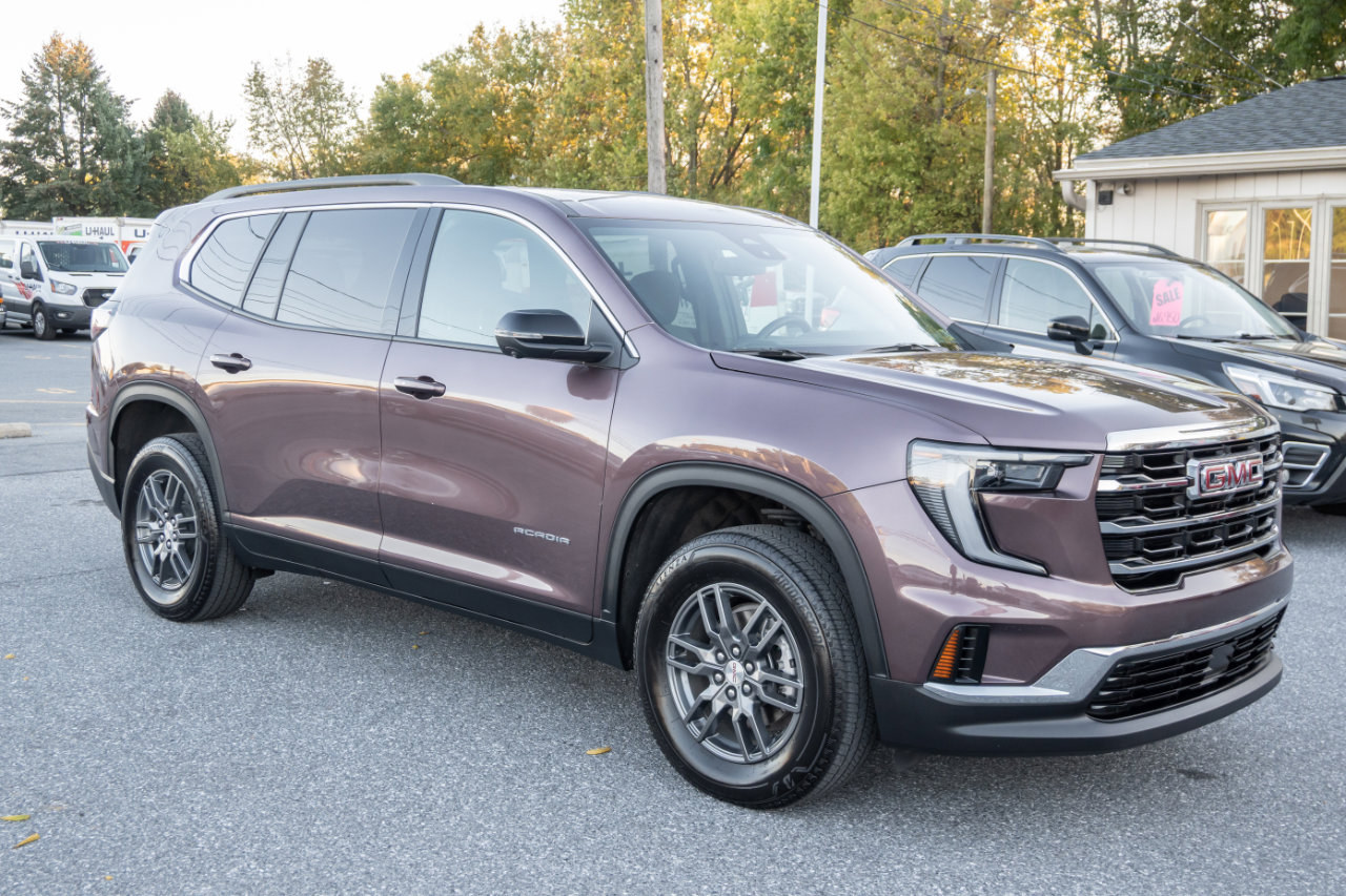 Used 2025 GMC Acadia Elevation image 3