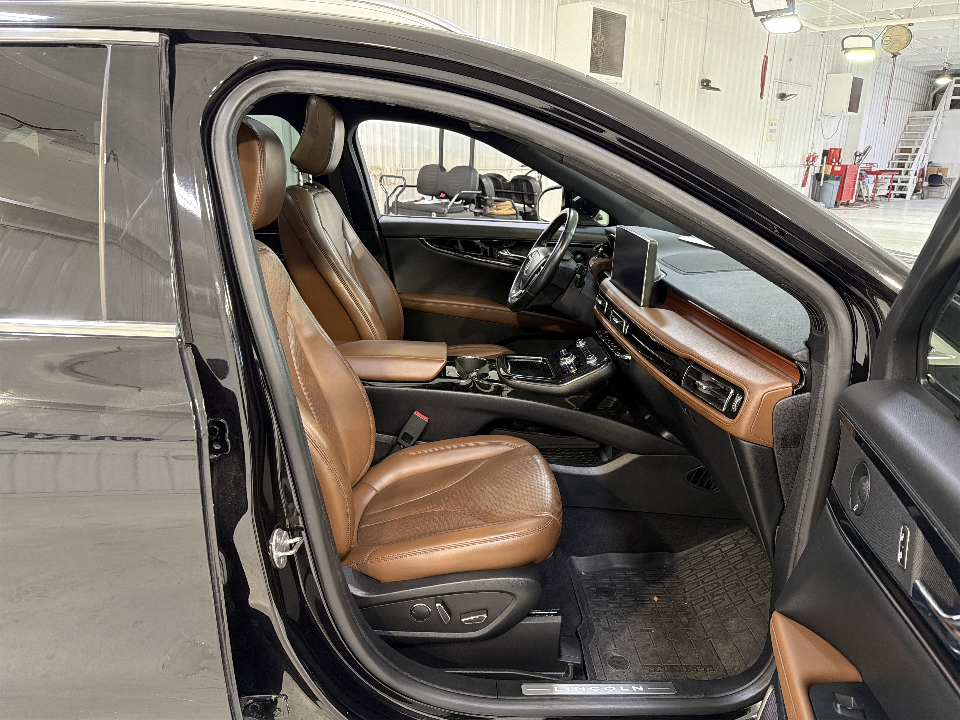 Used 2022 Lincoln Nautilus Reserve image 14