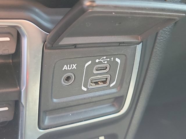 Used 2022 Jeep Wrangler Unlimited Sahara AWD/4WD image 27