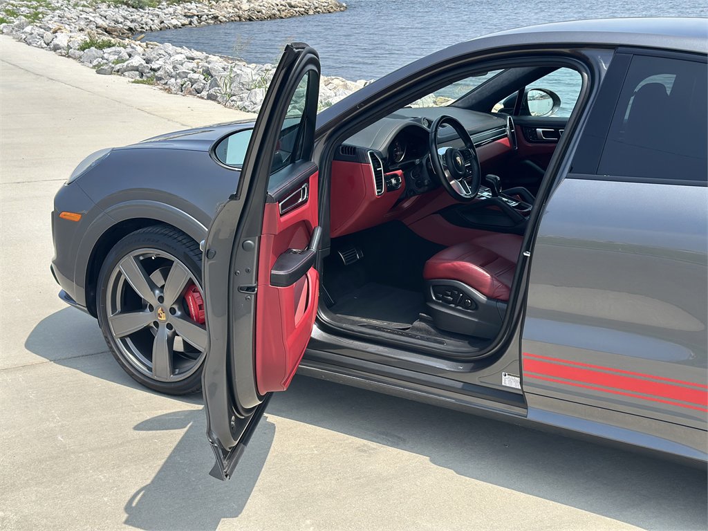 Used 2022 Porsche Cayenne GTS image 14
