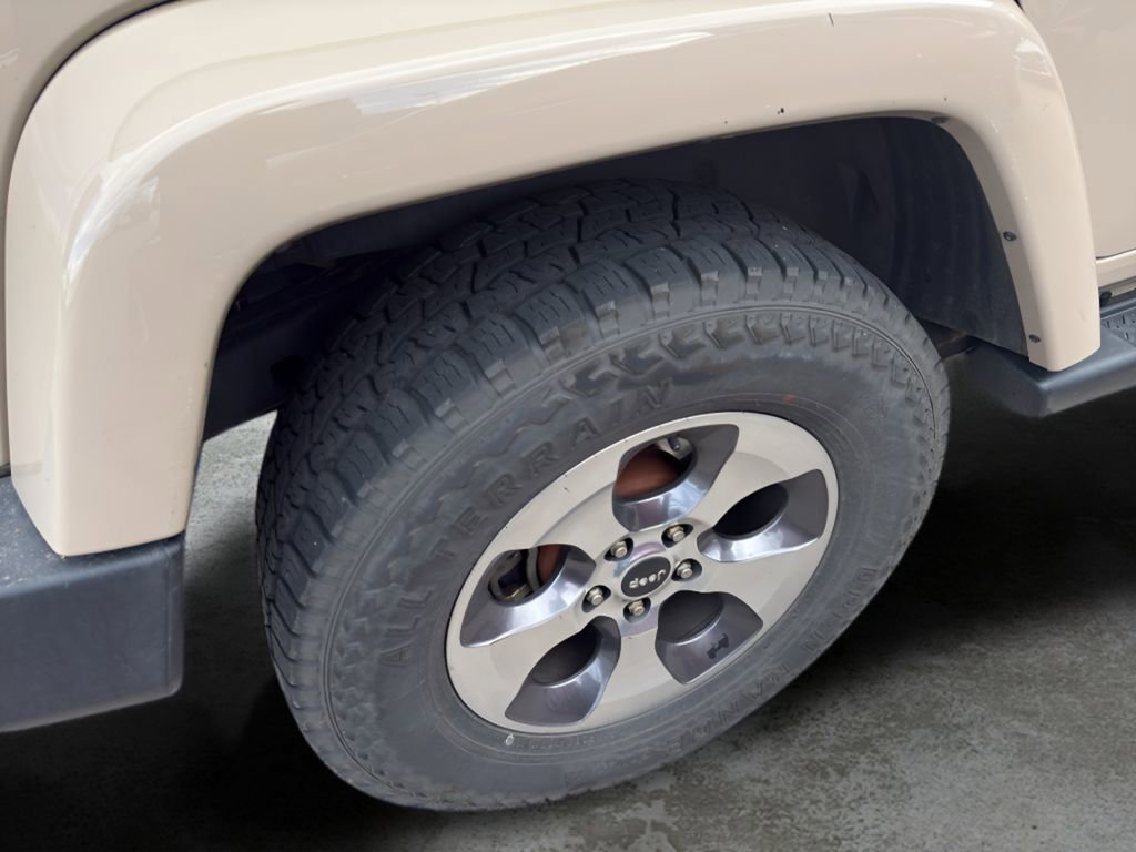 Used 2016 Jeep Wrangler Unlimited Sahara w/ Connectivity Group image 12