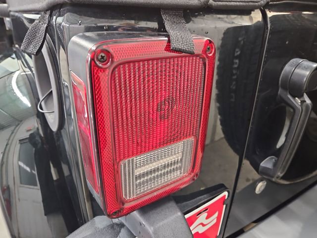 Used 2012 Jeep Wrangler Unlimited Sahara w/ Dual Top Group image 18