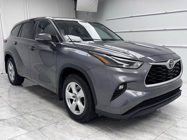 Used 2023 Toyota Highlander LE image 2