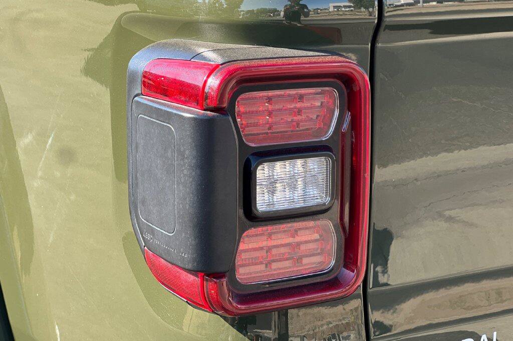 Used 2023 Jeep Gladiator Mojave w/ Cold Weather Group AWD/4WD image 26