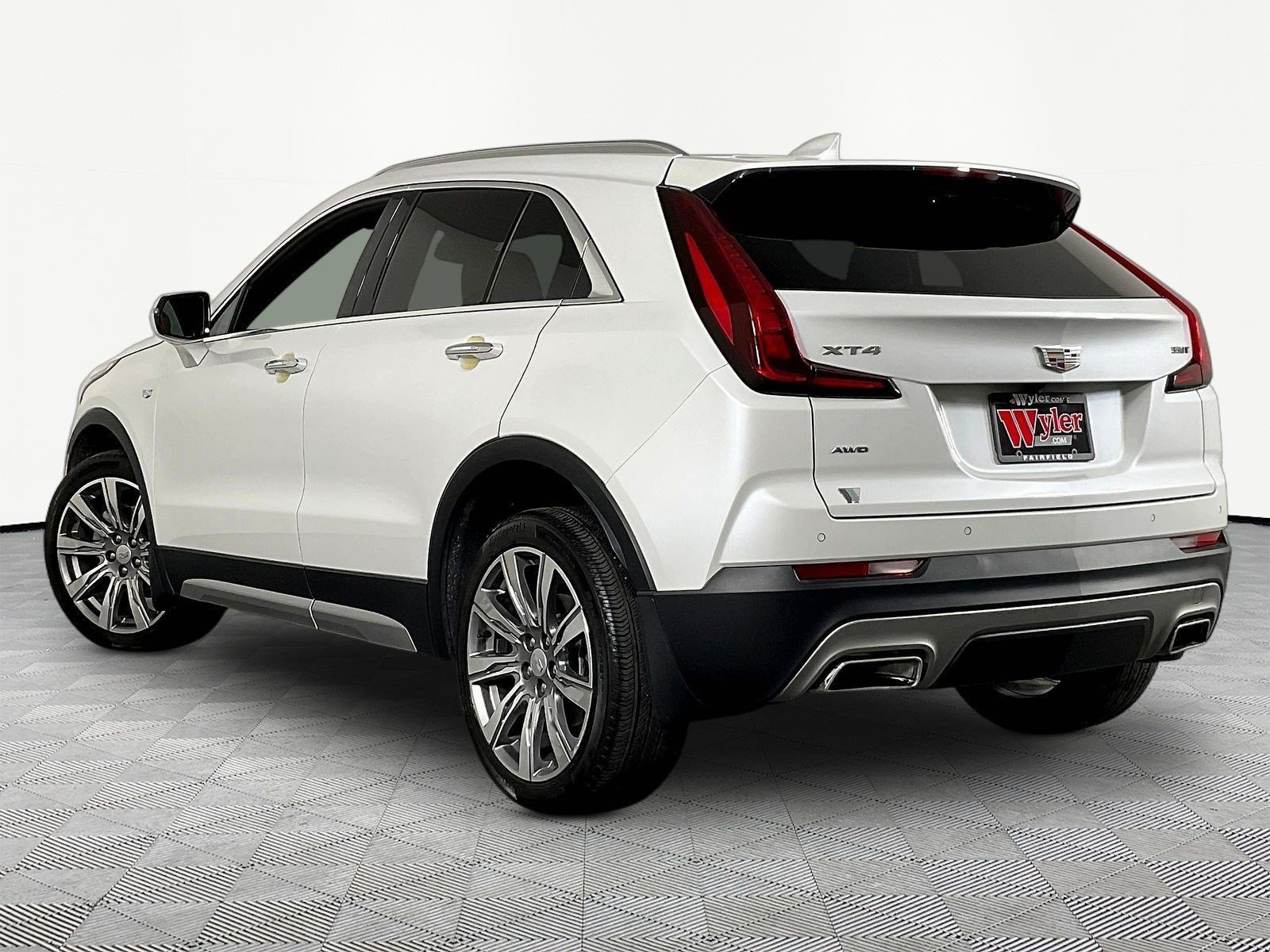 Used 2023 Cadillac XT4 Premium Luxury w/ Technology Package AWD/4WD image 4
