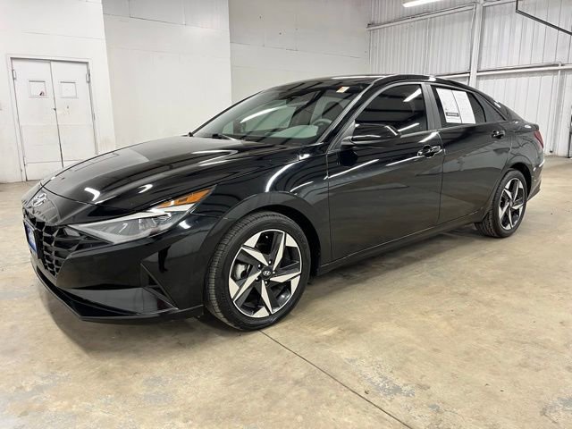Used 2023 Hyundai Elantra SEL w/ Convenience Package FWD image 3