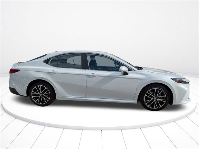 Used 2025 Toyota Camry XLE image 3